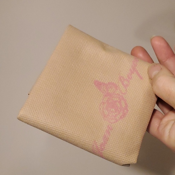 Like new! Joan Boyce mini sequin floral crossbody - Picture 3 of 8